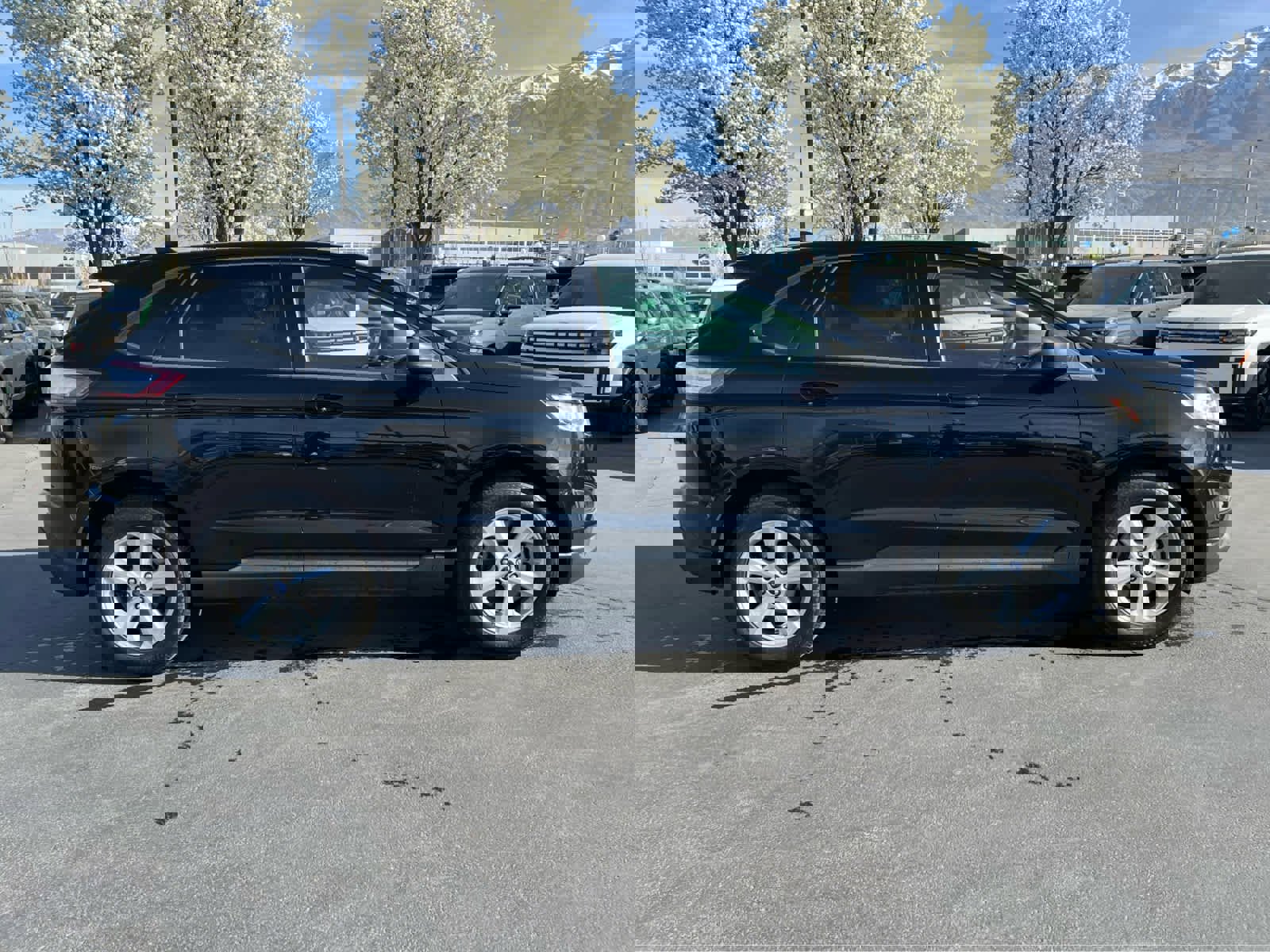 Used 2017 Ford Edge SE image 6