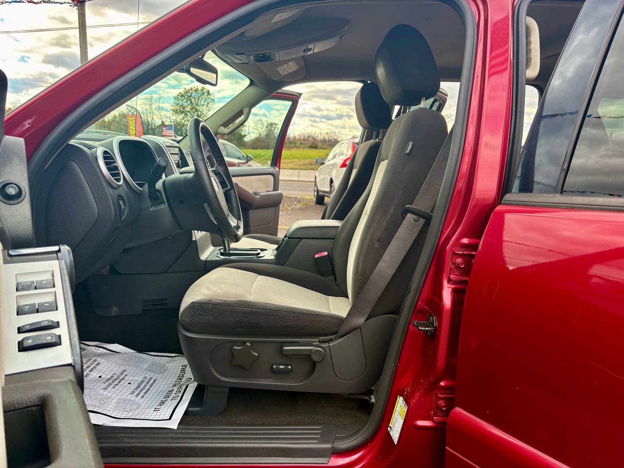 Used 2008 Mercury Mountaineer AWD image 16
