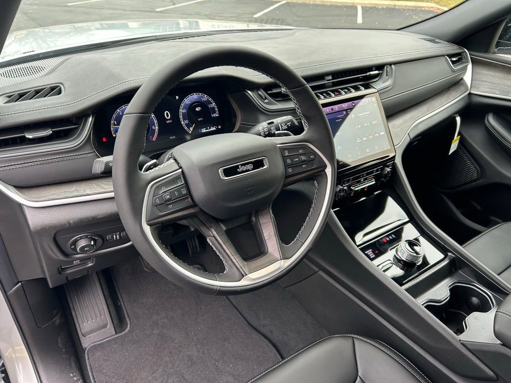 New 2025 Jeep Grand Cherokee Limited w/ Trailer Tow Package image 2