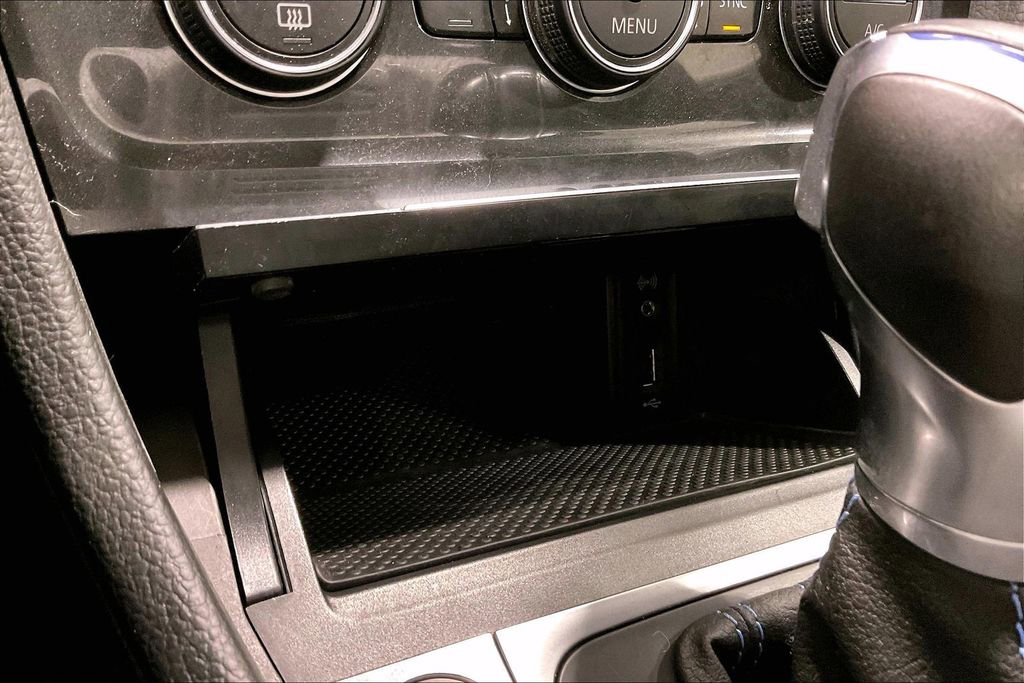 Used 2019 Volkswagen e-Golf SE w/ Driver Assistance Package FWD image 16