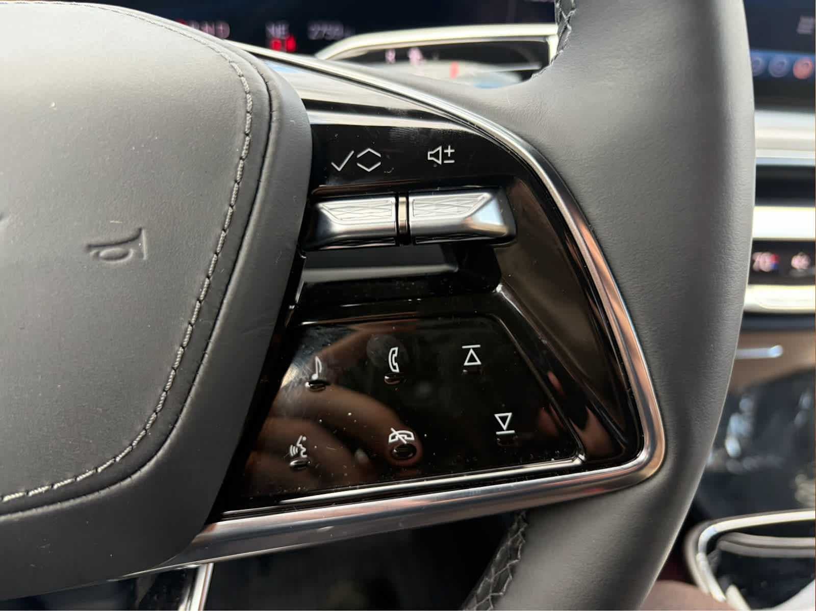 Used 2026 Cadillac Lyriq Signature Luxury w/ Nappa Leather Package AWD/4WD image 15