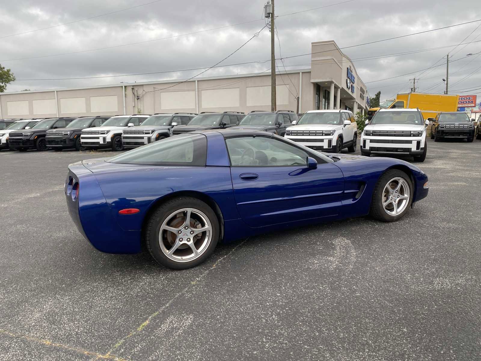 Used 2004 Chevrolet Corvette Coupe w/ Preferred Equipment Group RWD image 5