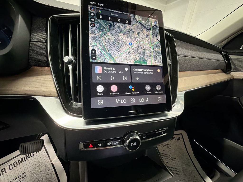 Used 2025 Volvo XC90 B6 Plus w/ Protection Package Premier image 18