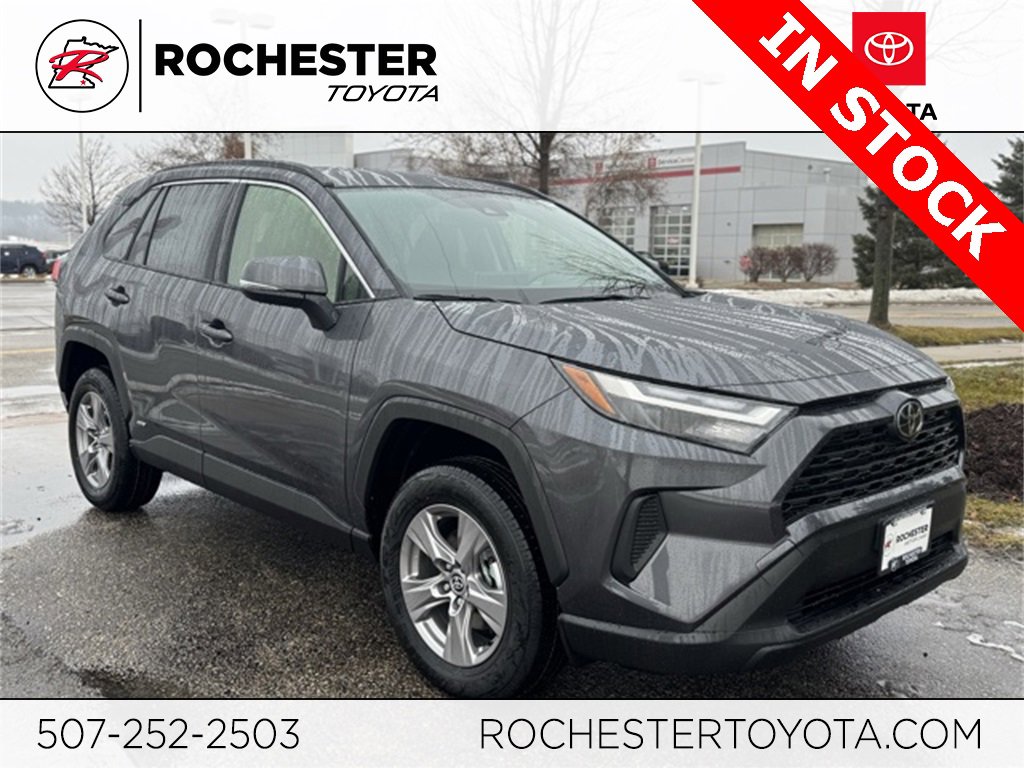 Used 2025 Toyota RAV4 XLE image 1