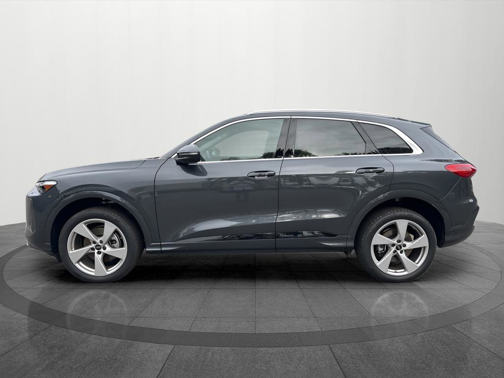 Used 2025 Audi Q5 Premium Plus w/ Premium Plus image 2