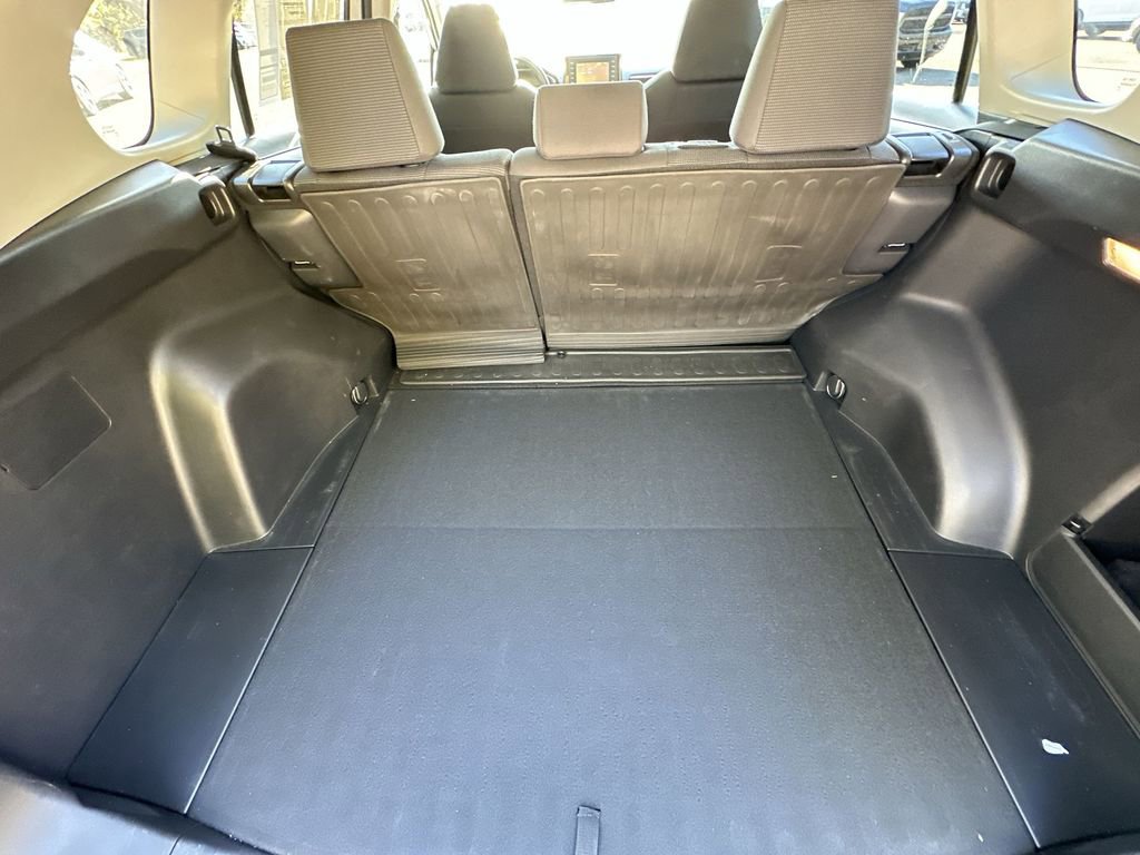 Used 2021 Toyota RAV4 LE image 21