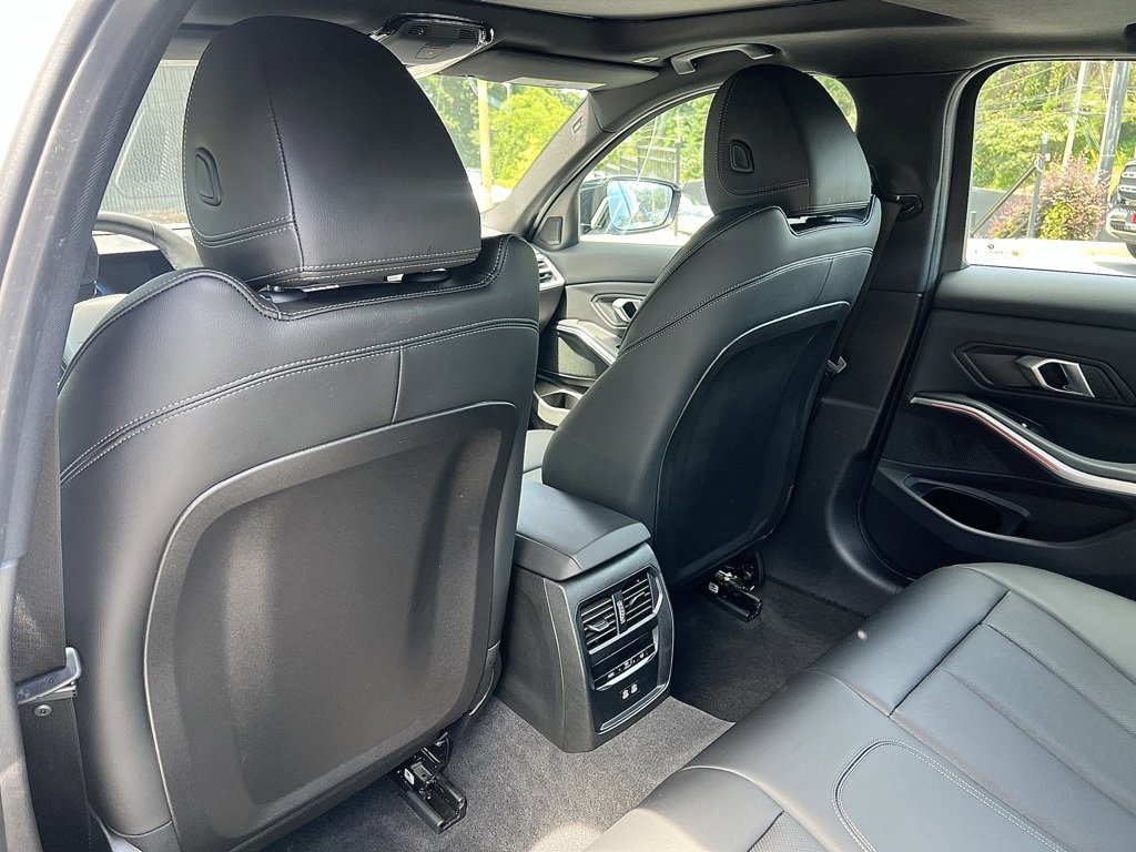 Used 2025 BMW 330i Sedan w/ M Sport Package image 27