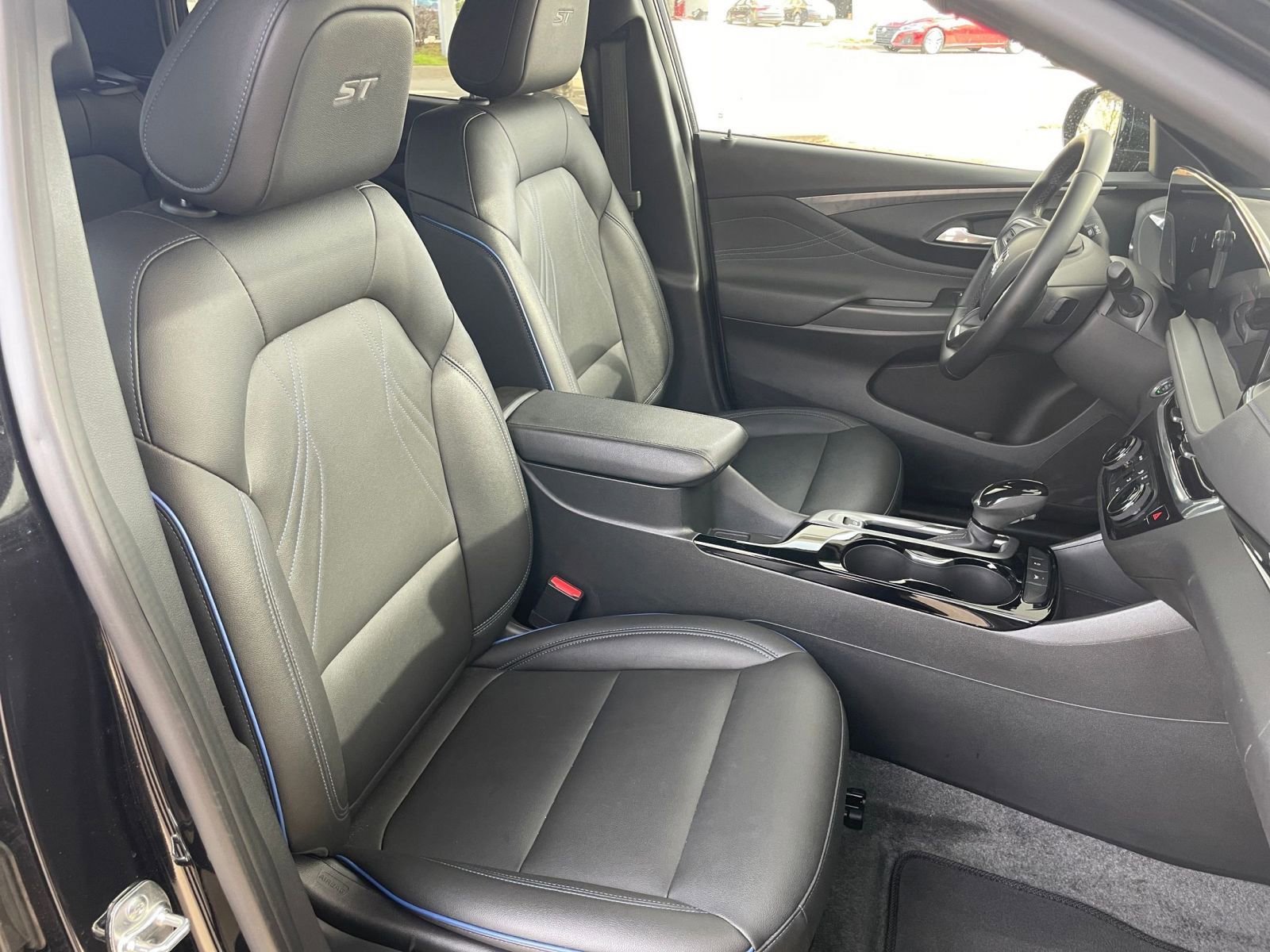 Used 2025 Buick Envista Sport Touring image 36