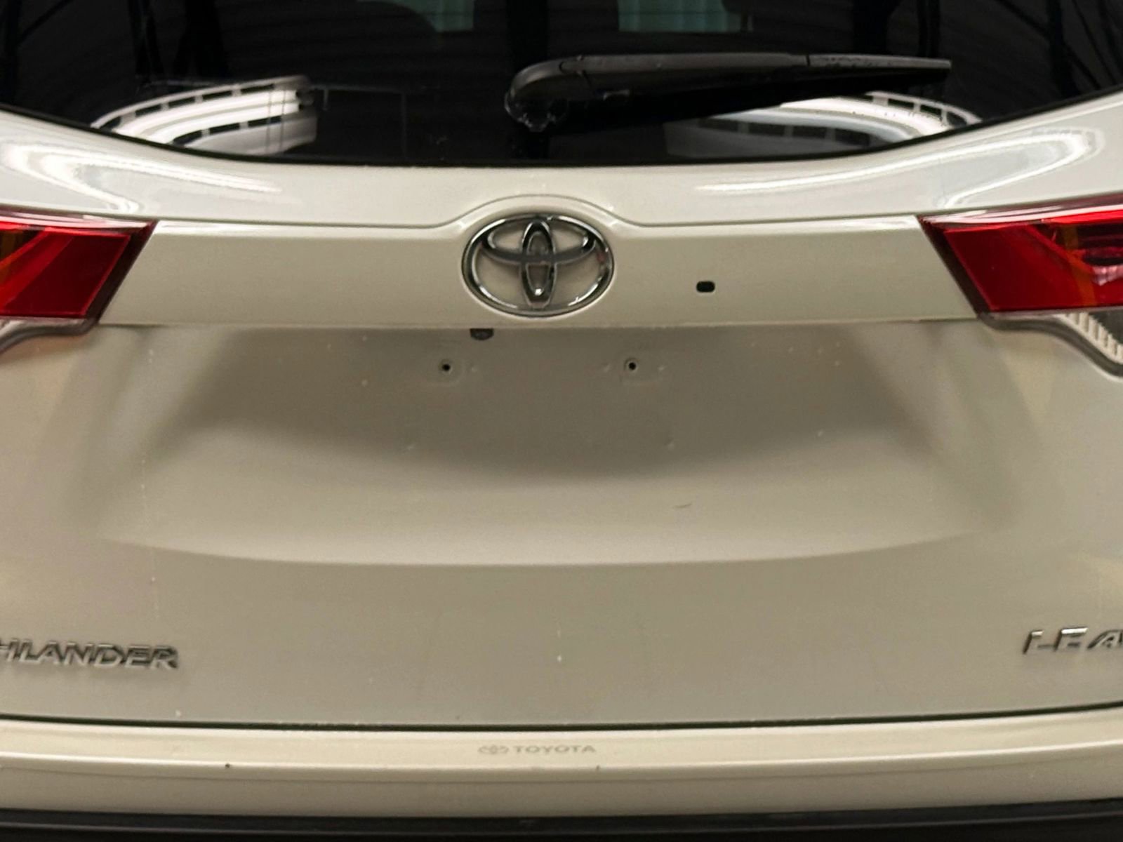 Used 2017 Toyota Highlander Plus w/ Carpet Mat Package AWD/4WD image 11