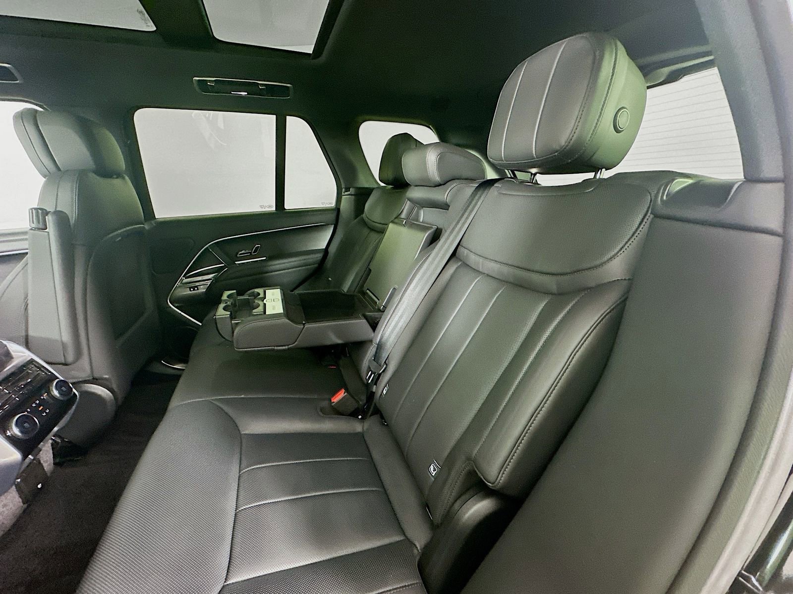 New 2025 Land Rover Range Rover SE AWD/4WD image 33
