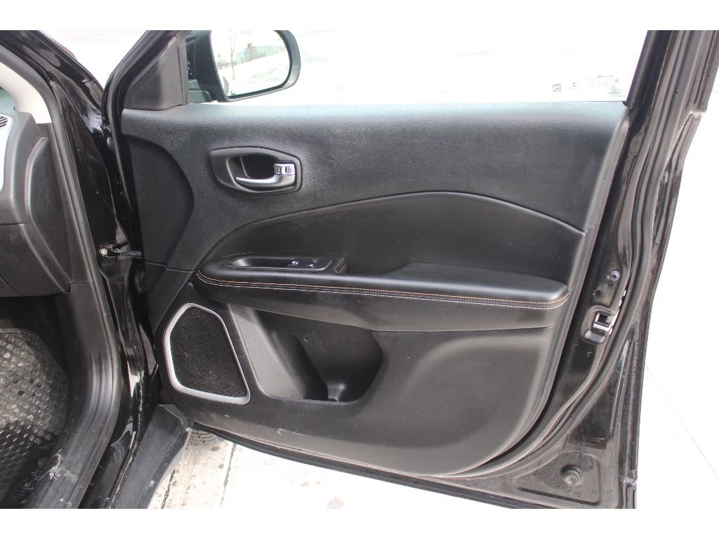 Used 2018 Jeep Compass Latitude w/ Cold Weather Group image 20