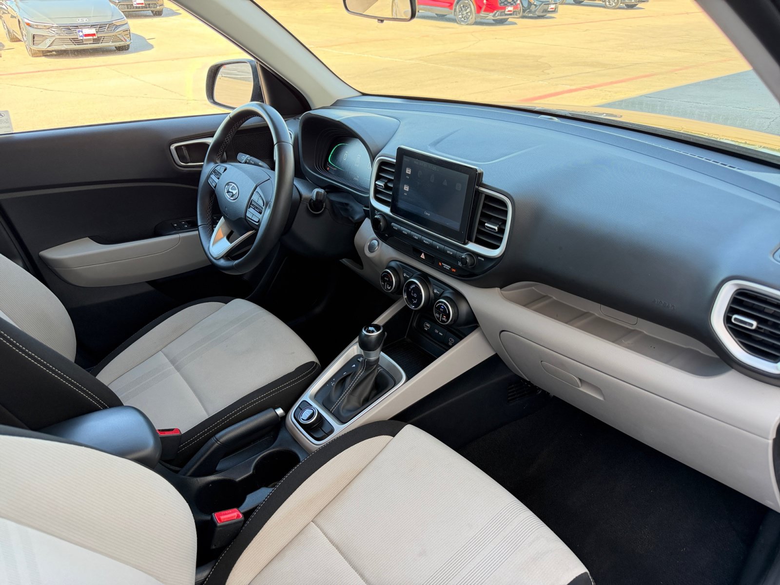 Used 2025 Hyundai Venue SEL FWD image 14