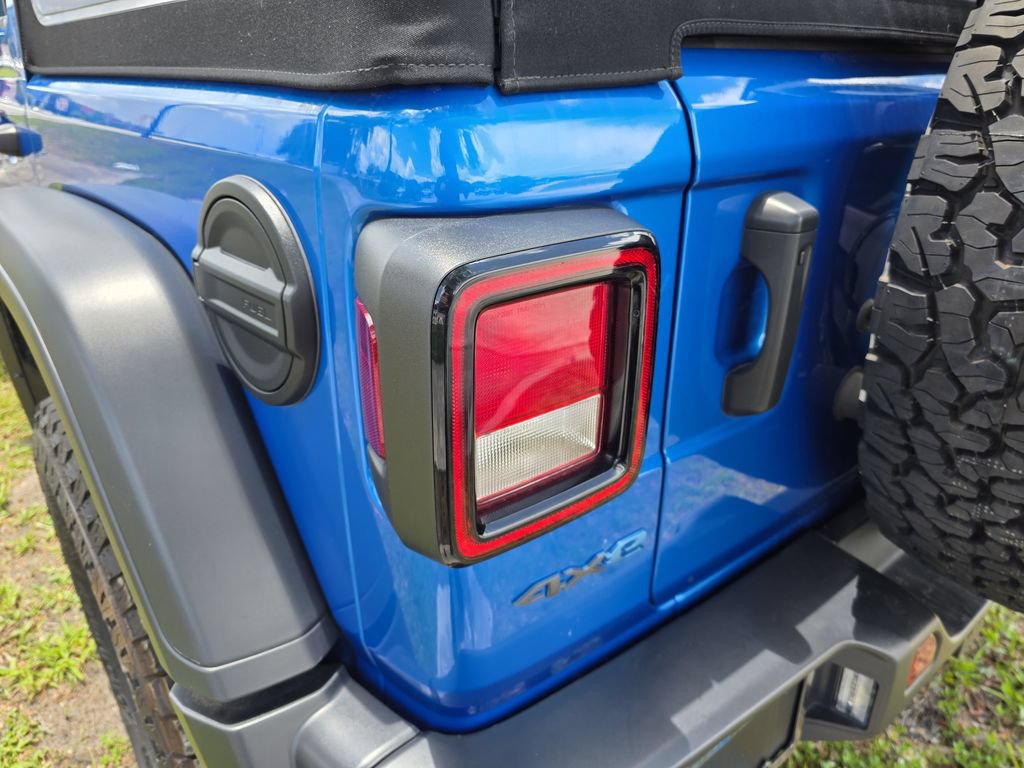 Used 2024 Jeep Wrangler Unlimited AWD/4WD image 7
