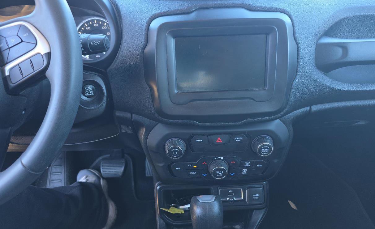 Used 2020 Jeep Renegade Latitude w/ Popular Equipment Group image 5