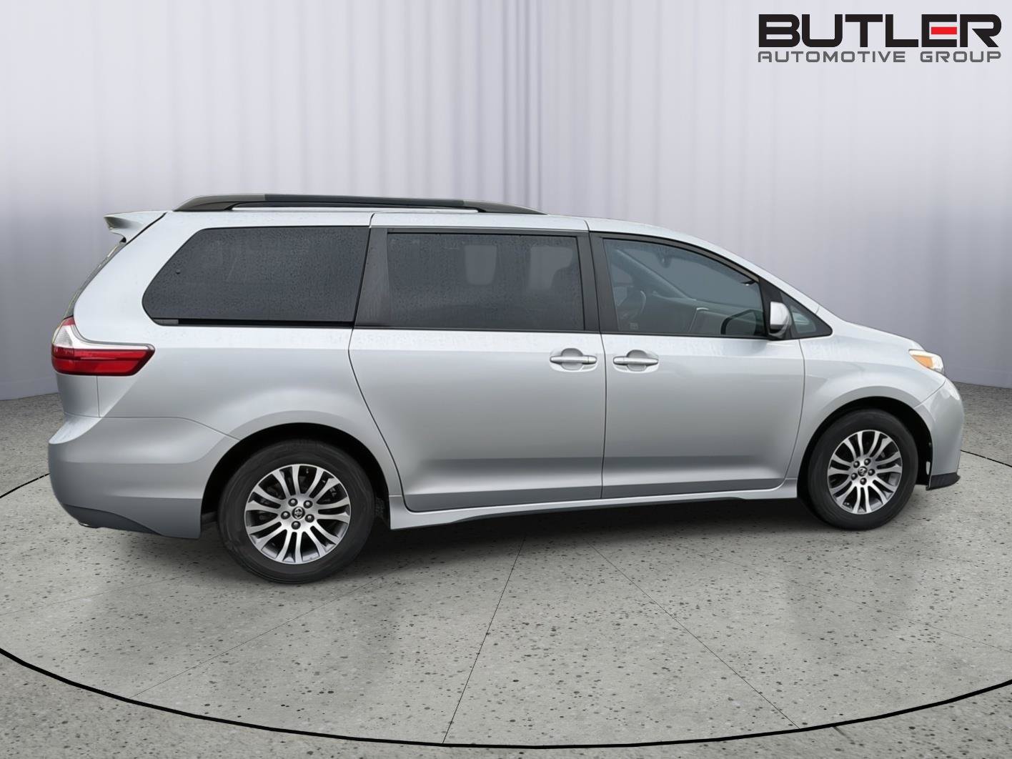 Used 2019 Toyota Sienna XLE Premium FWD image 7