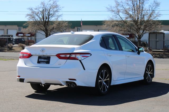 Used 2020 Toyota Camry SE w/ Carpet Mat Package image 6