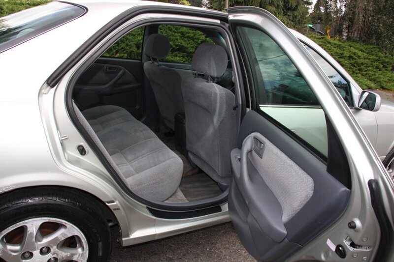 Used 2000 Toyota Camry LE w/ Value Pkg 3 FWD image 6