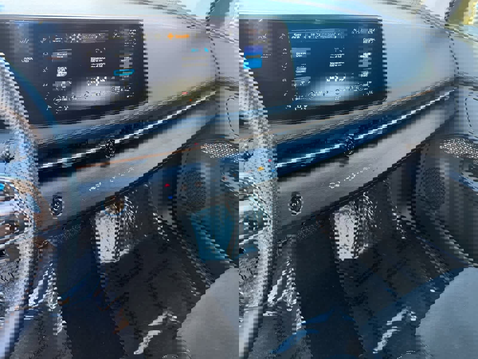 Certified 2025 Nissan Ariya ENGAGE image 23