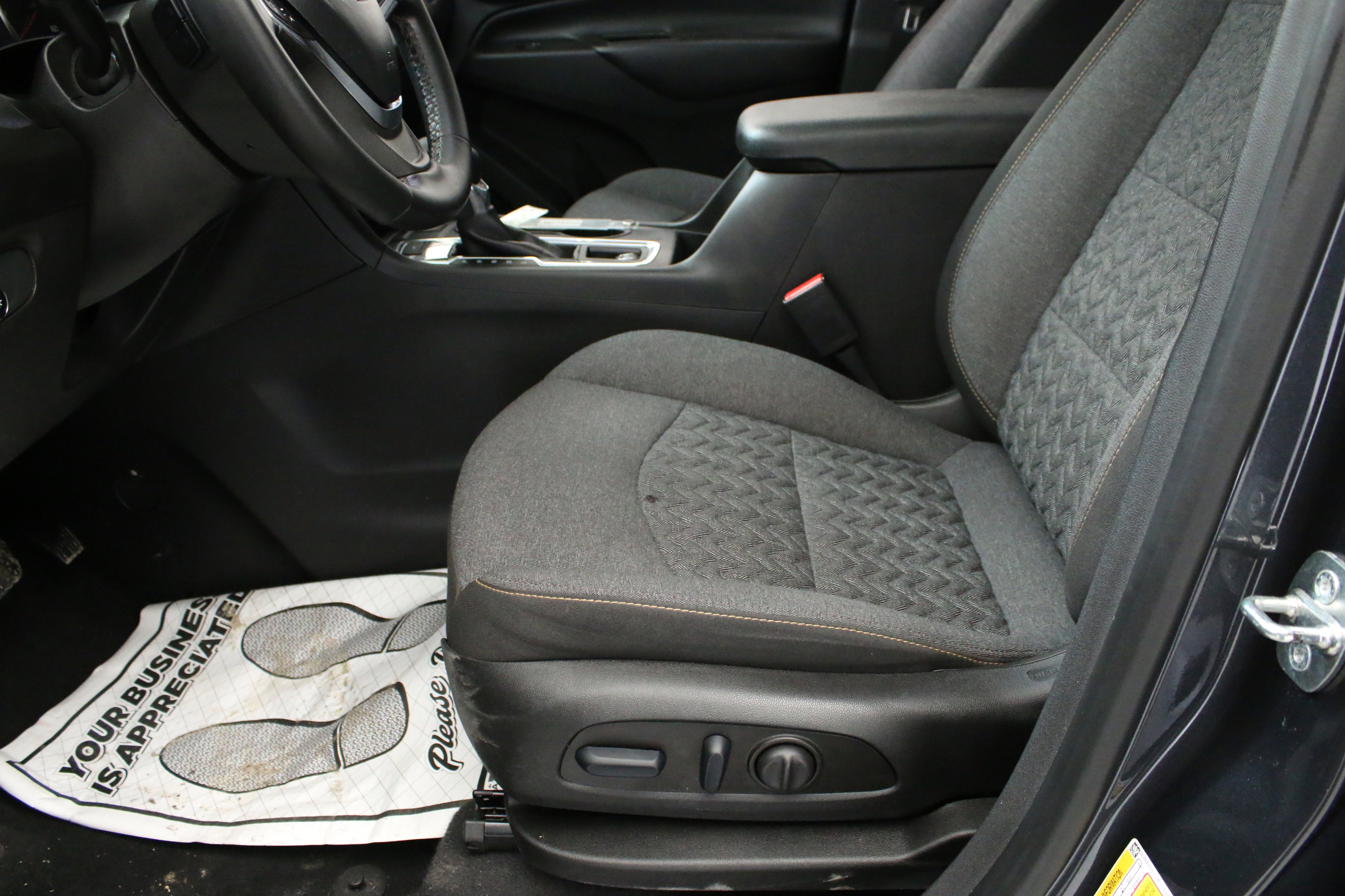 Used 2023 Chevrolet Equinox LT image 25