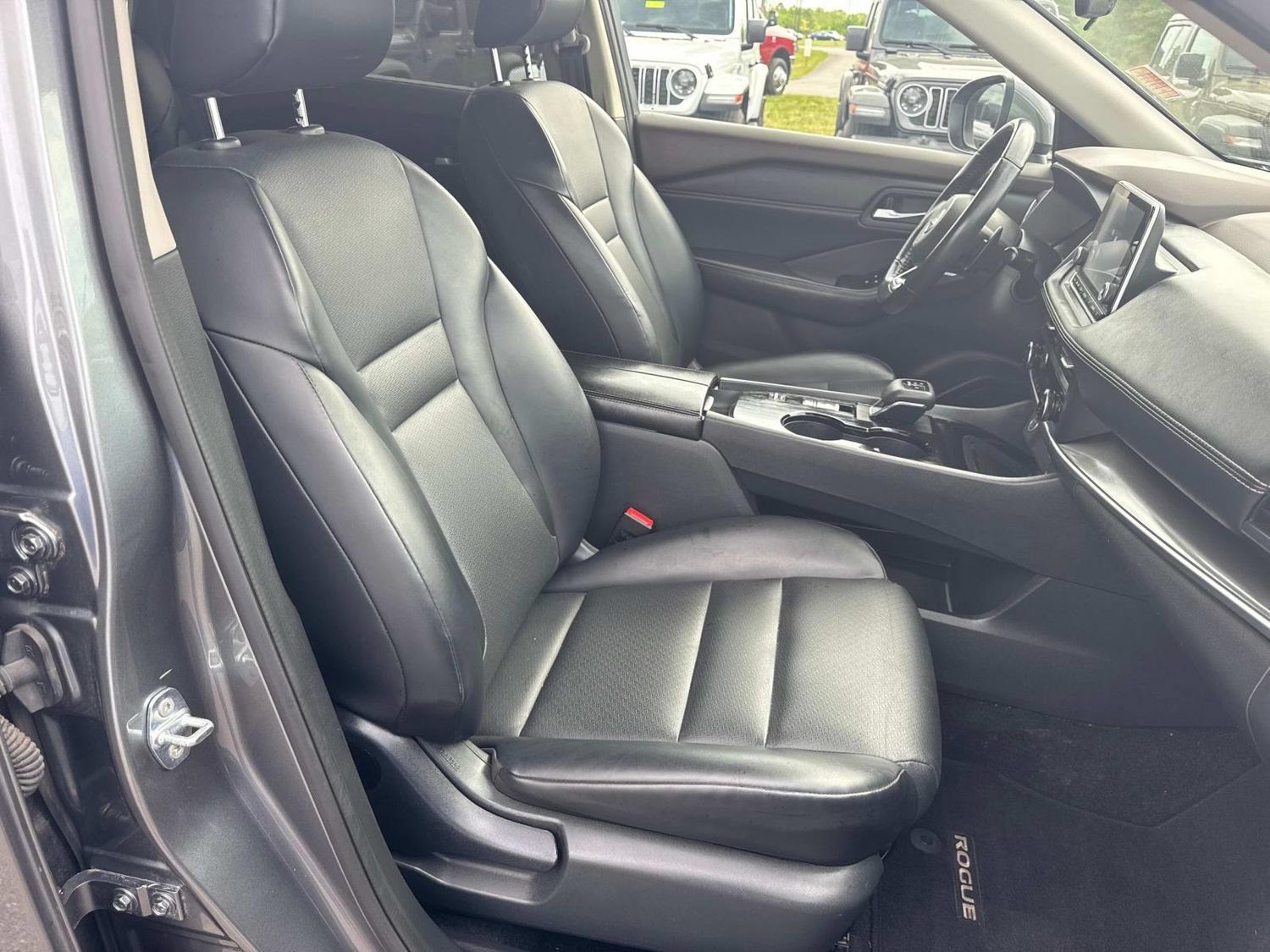 Used 2023 Nissan Rogue SV w/ SV Premium B Package FWD image 29