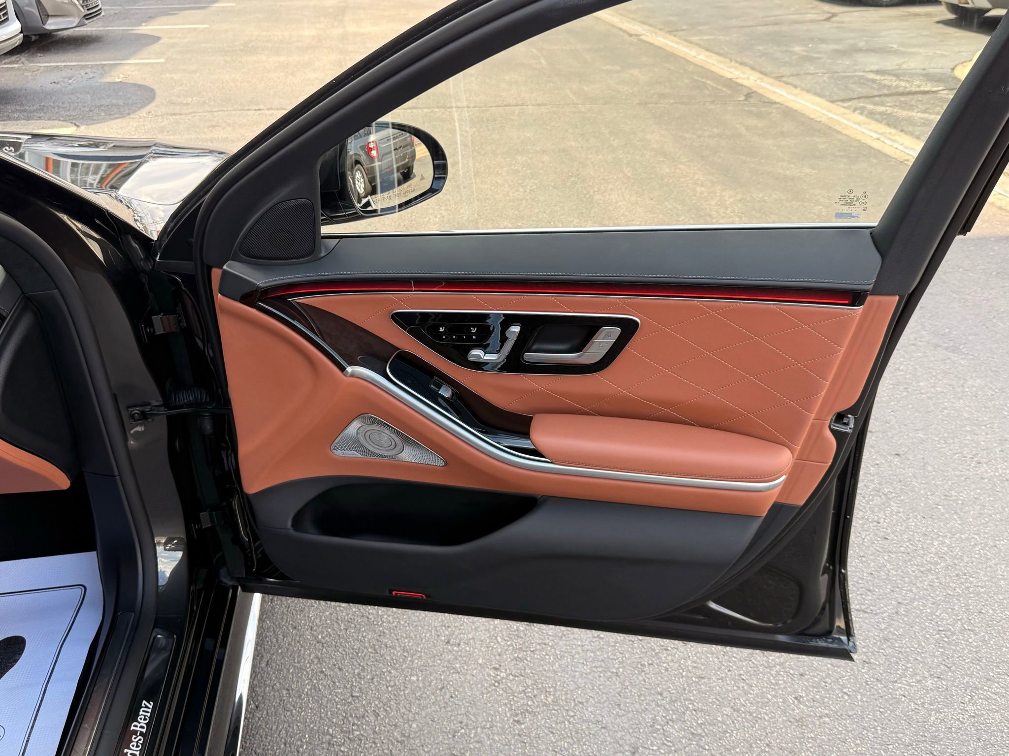 Used 2022 Mercedes-Benz S 580 4MATIC Sedan w/ AMG Line Package image 19