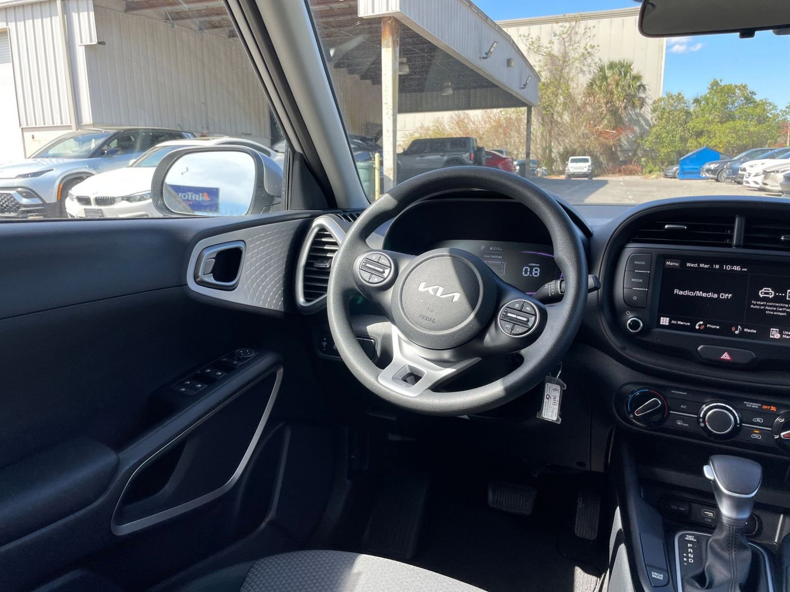 Used 2025 Kia Soul LX w/ LX Technology Package FWD image 32