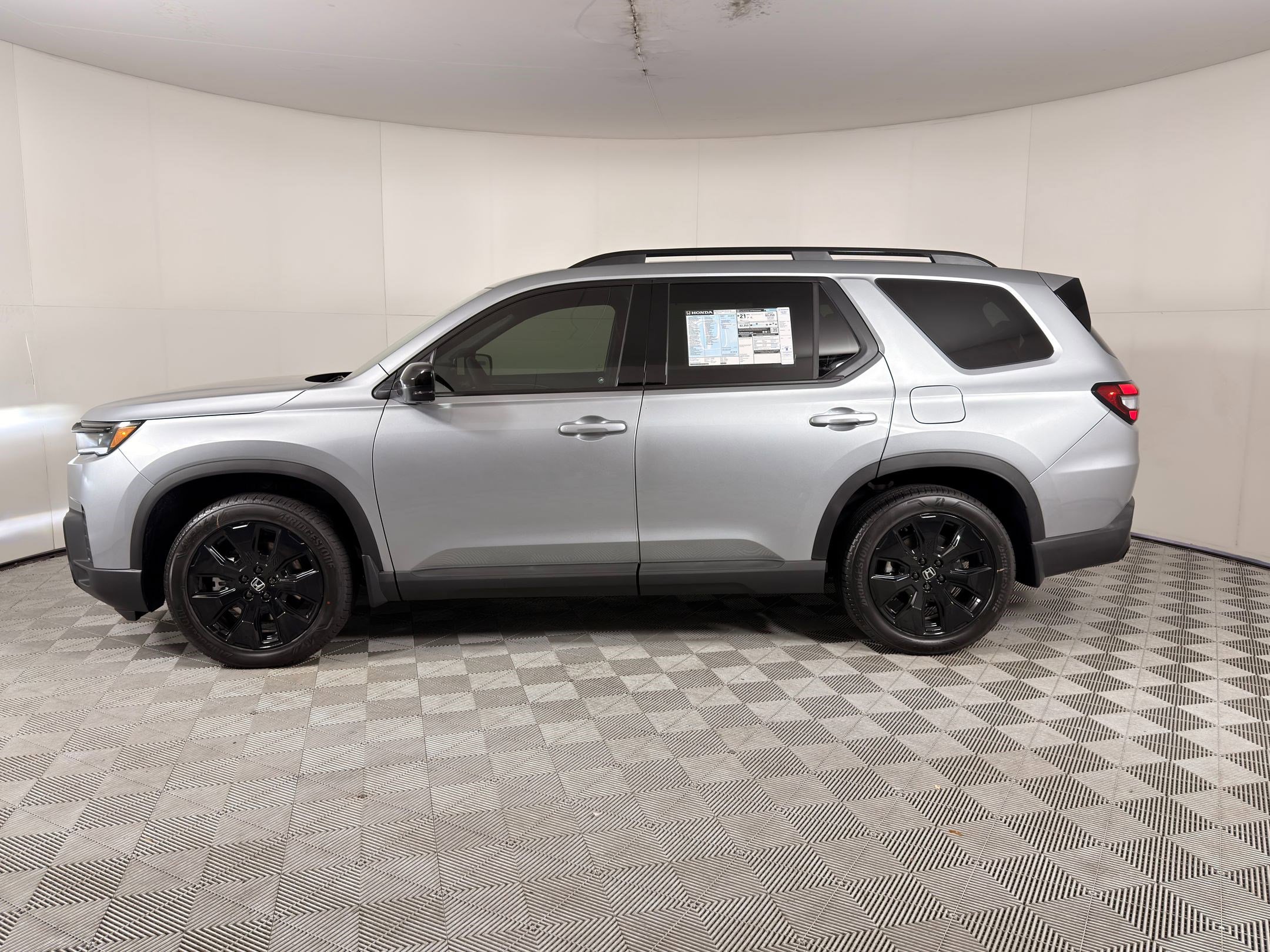 New 2026 Honda Pilot Black Edition image 2