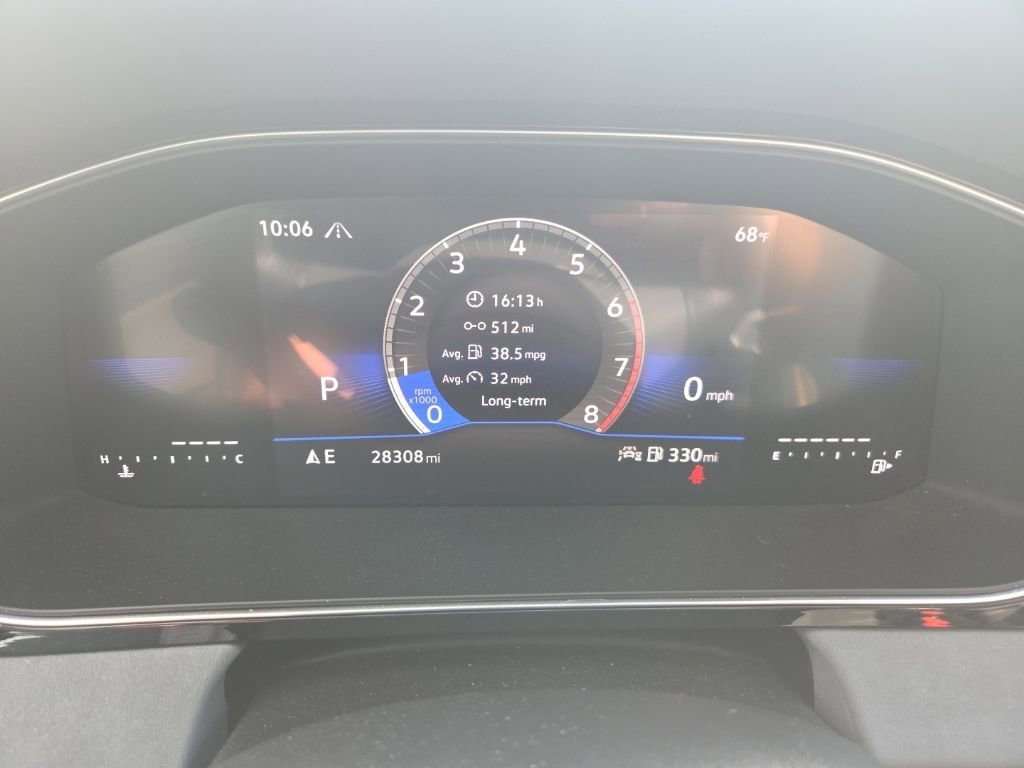 Used 2025 Volkswagen Jetta SE image 2