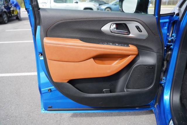 New 2026 Chrysler Pacifica Pinnacle AWD/4WD image 13