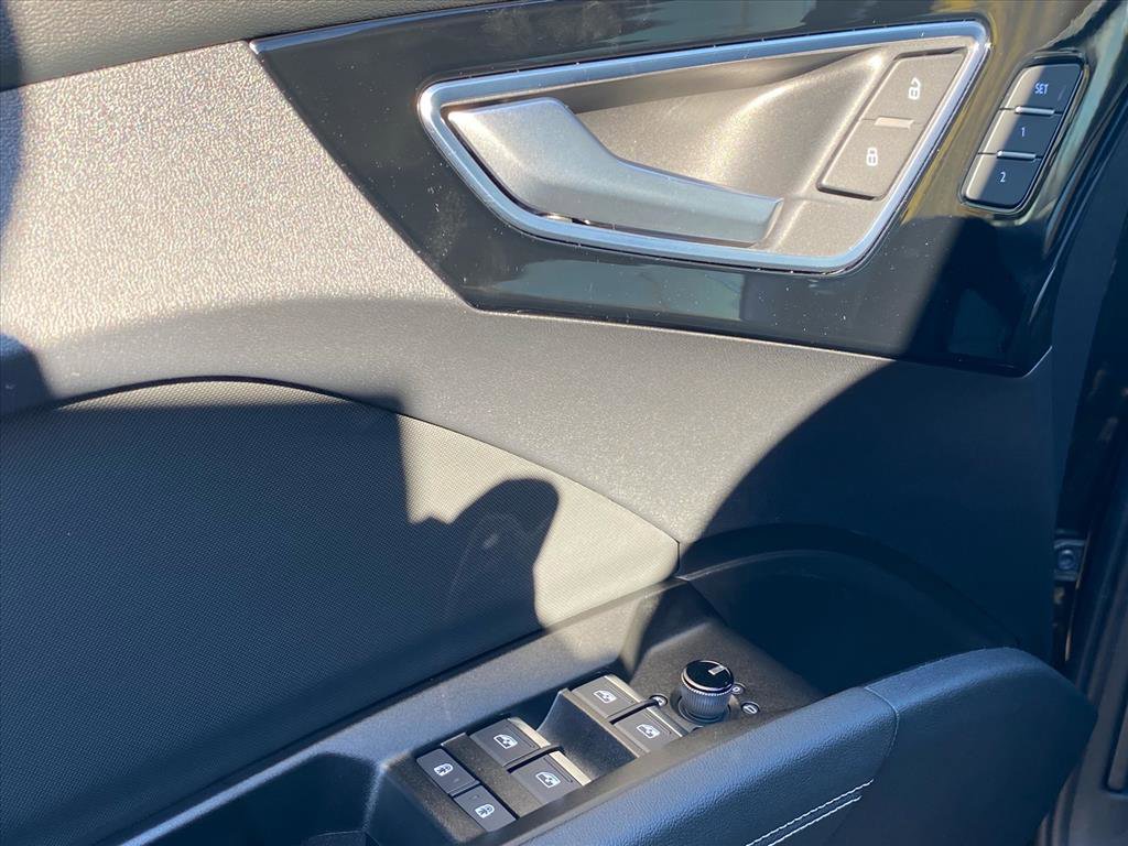 Used 2023 Audi Q4 e-tron Premium Plus w/ Premium Plus image 18