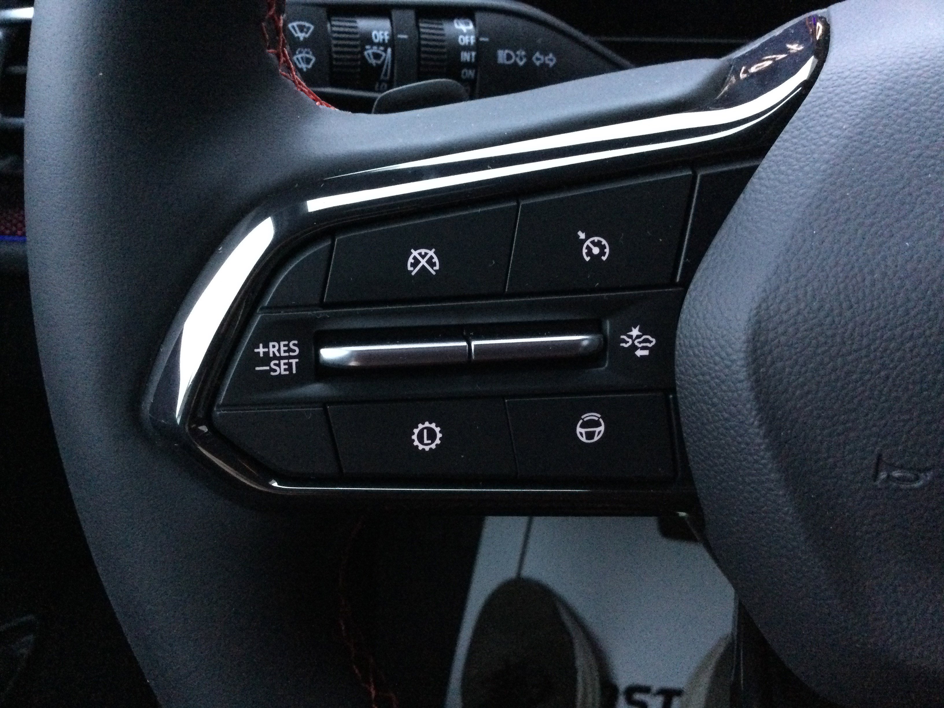 New 2026 Chevrolet Traverse RS w/ LPO, Floor Liner Package image 13