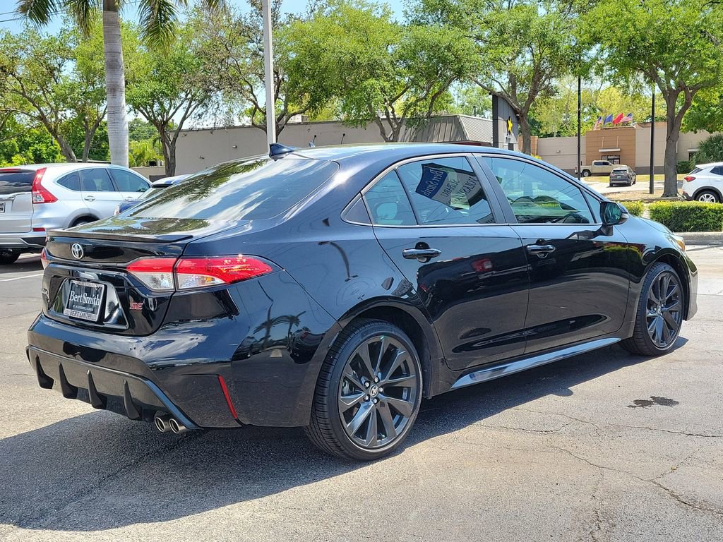 Used 2023 Toyota Corolla SE image 3