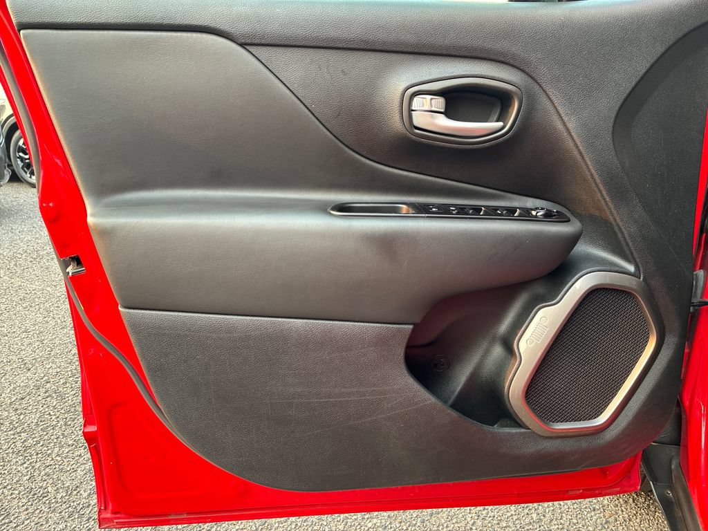Used 2023 Jeep Renegade Latitude AWD/4WD image 26