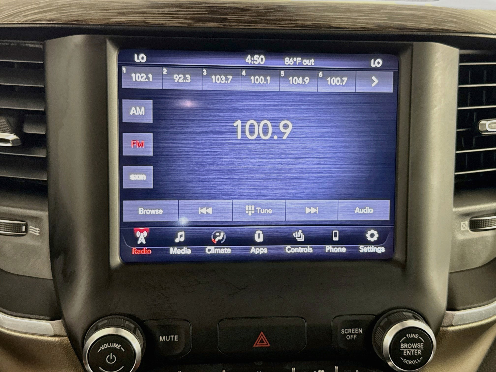 Used 2020 RAM 1500 Laramie AWD/4WD image 16