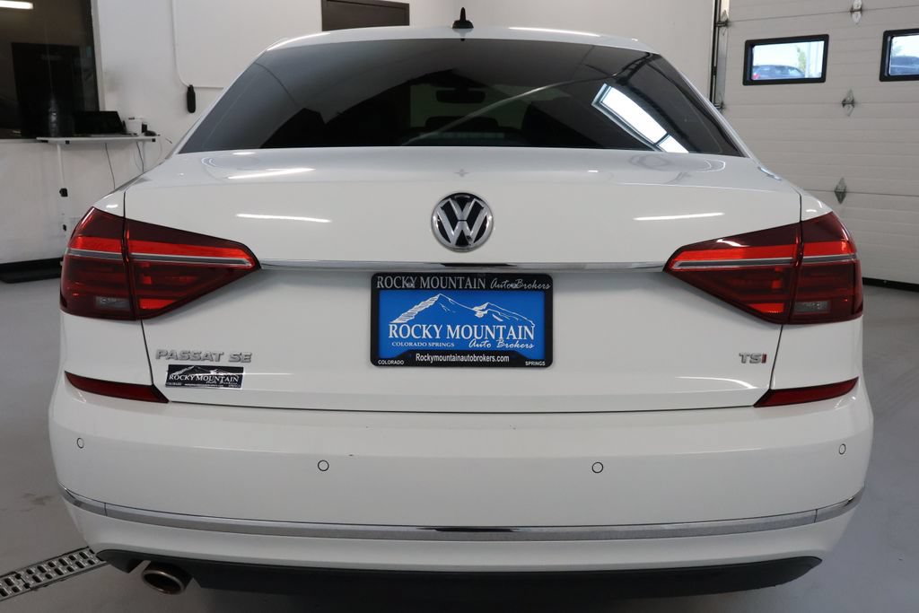 Used 2018 Volkswagen Passat 2.0T SE FWD image 6