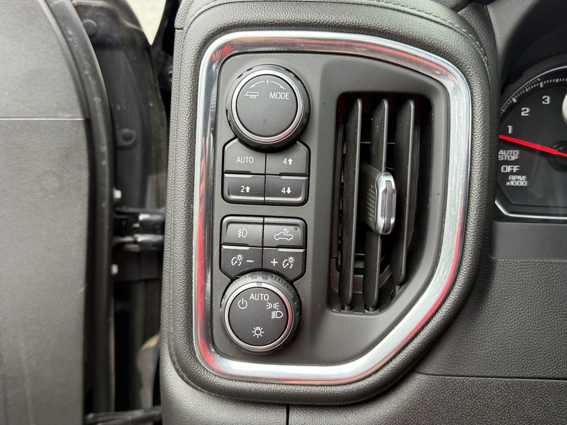 Used 2022 Chevrolet Silverado 1500 RST w/ Convenience Package II AWD/4WD image 13