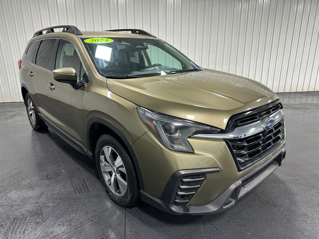 Used 2024 Subaru Ascent Premium image 2