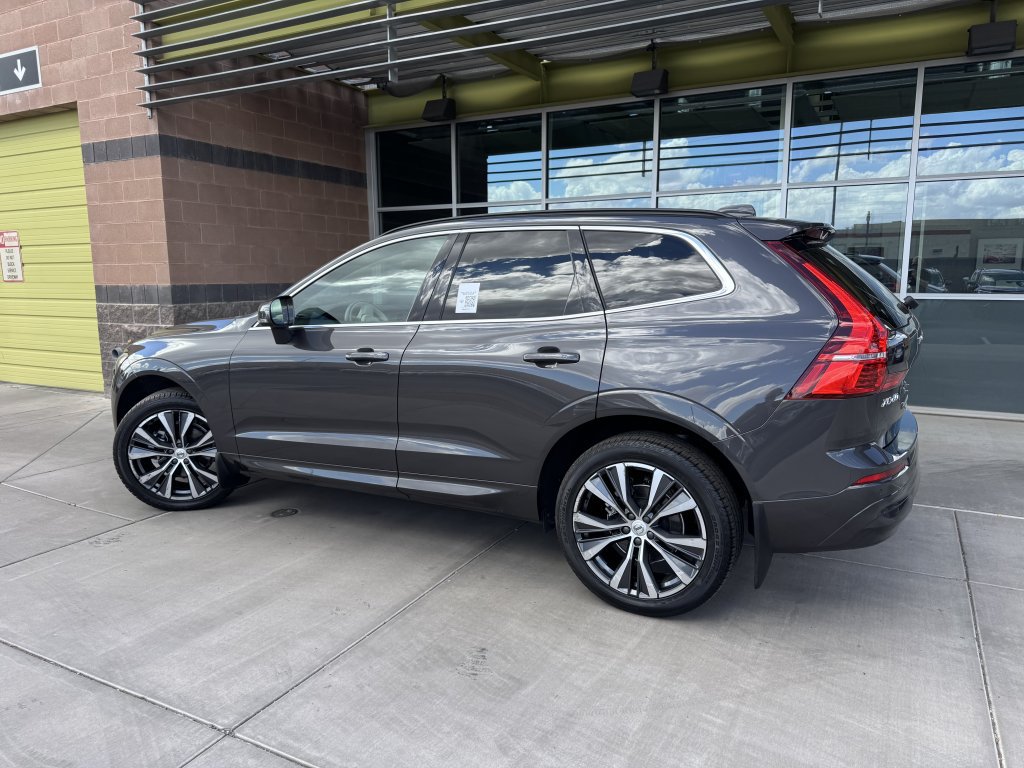 Used 2022 Volvo XC60 B5 Momentum FWD image 5