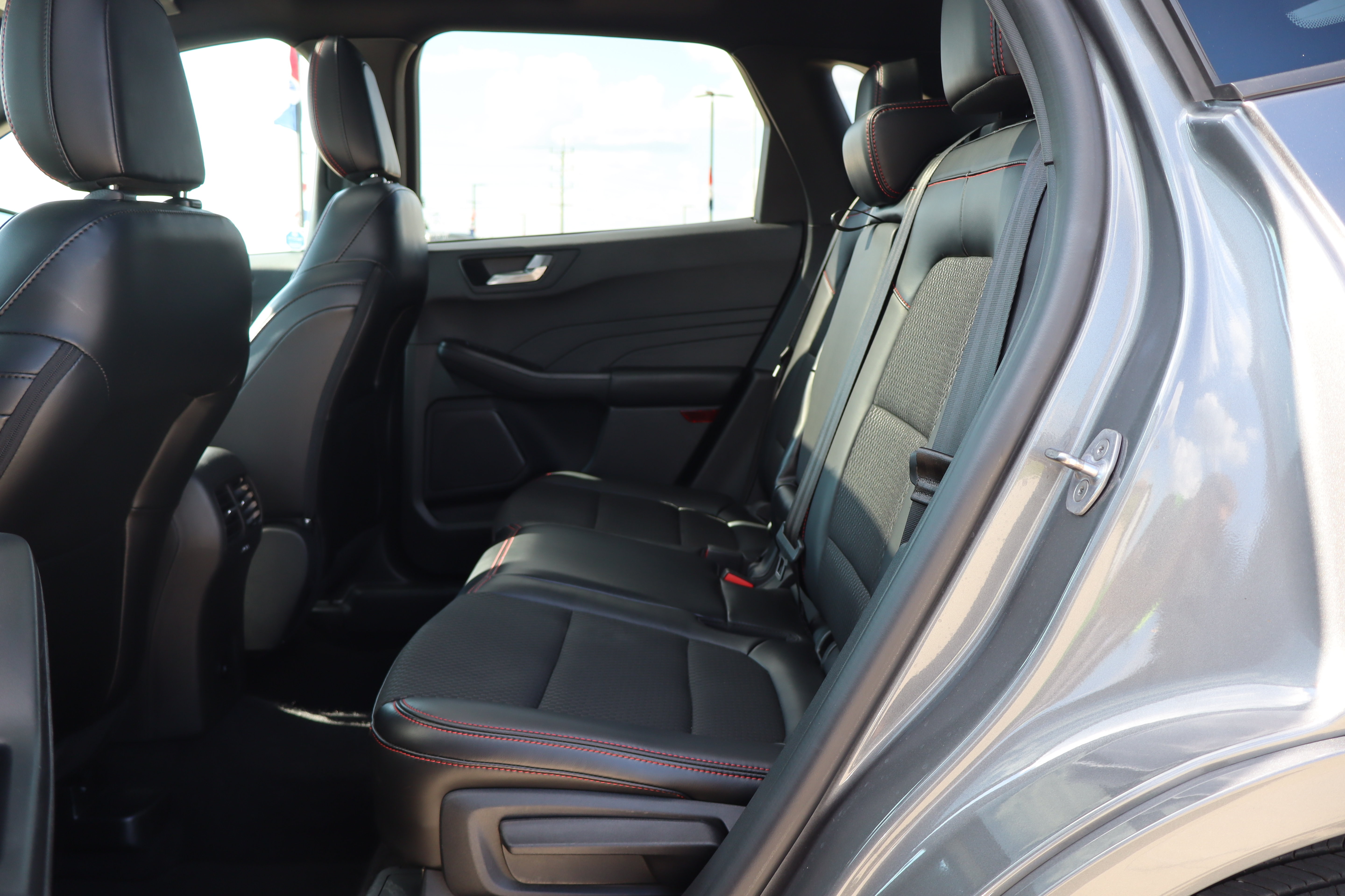 Used 2024 Ford Escape ST-Line w/ Tech Pack #1 AWD/4WD image 10