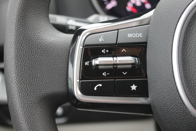 Certified 2024 Kia Carnival LX FWD image 13