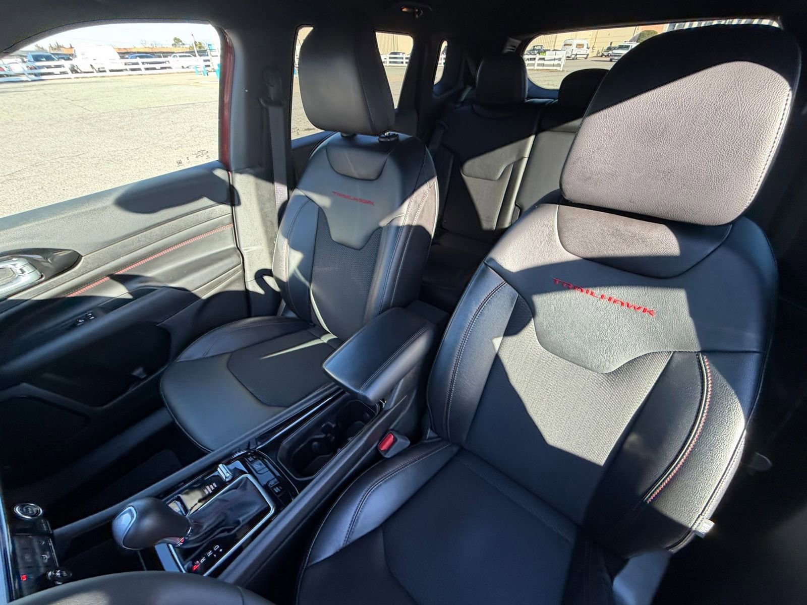 Used 2025 Jeep Compass Trailhawk image 35