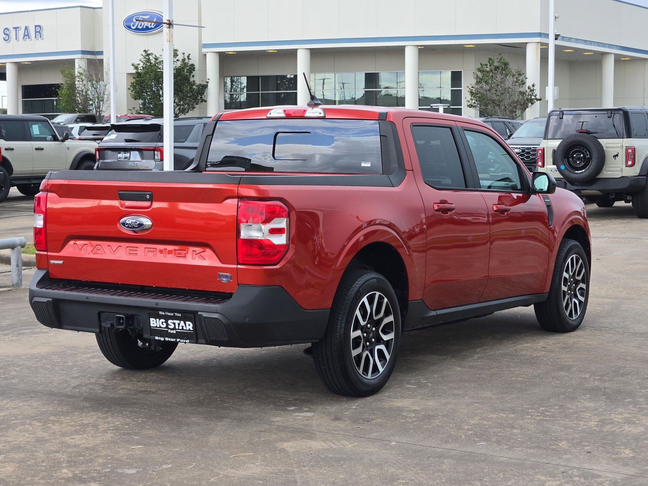 Used 2024 Ford Maverick Lariat FWD image 3