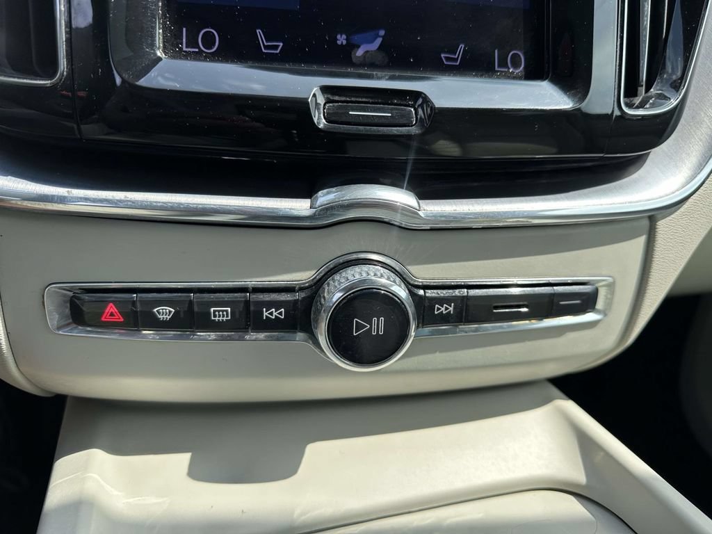 Used 2021 Volvo XC60 T5 Momentum AWD/4WD image 26