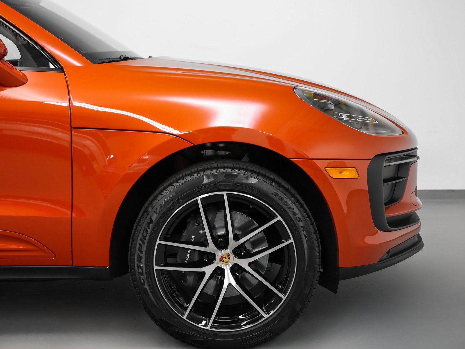 Certified 2025 Porsche Macan image 15