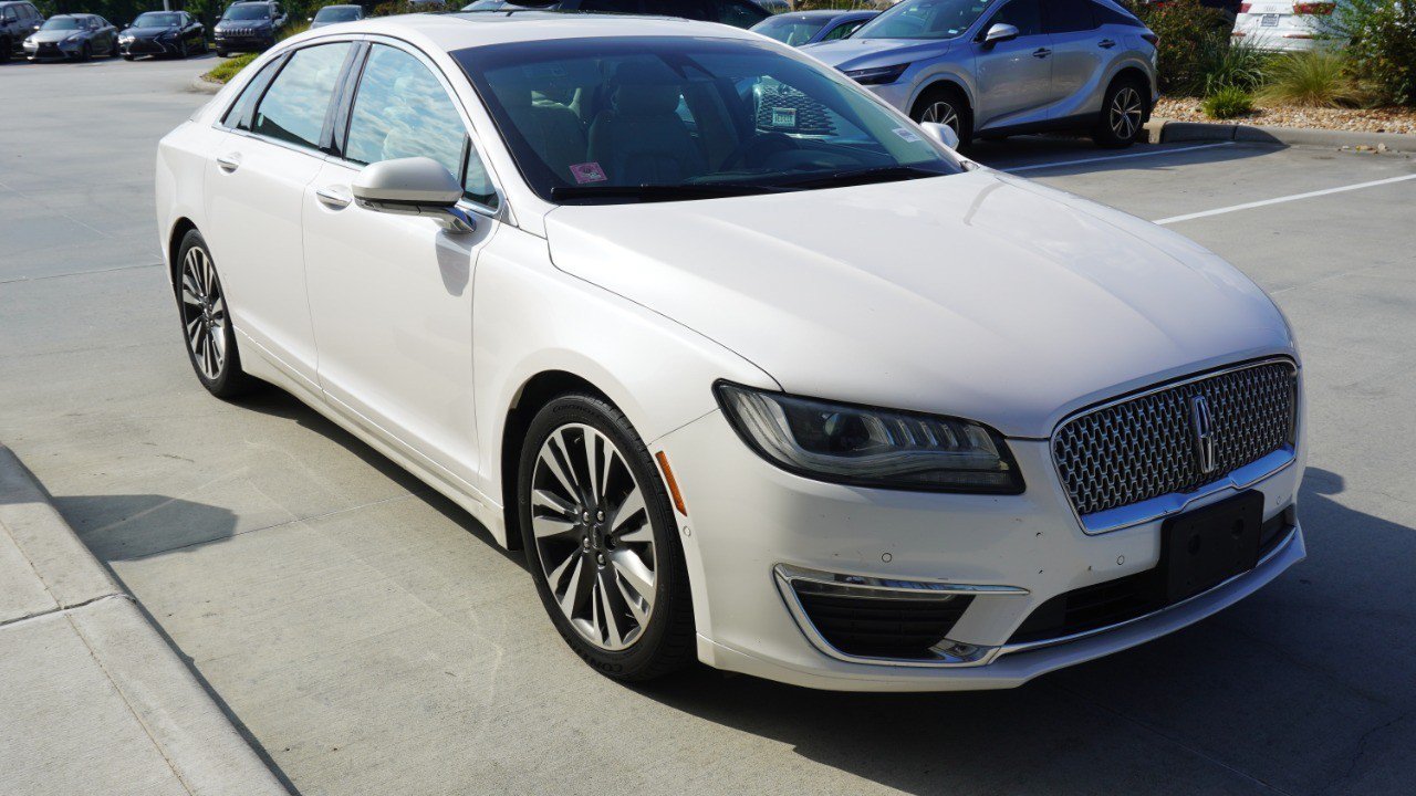 Used 2017 Lincoln MKZ Reserve w/ Technology Package FWD image 3