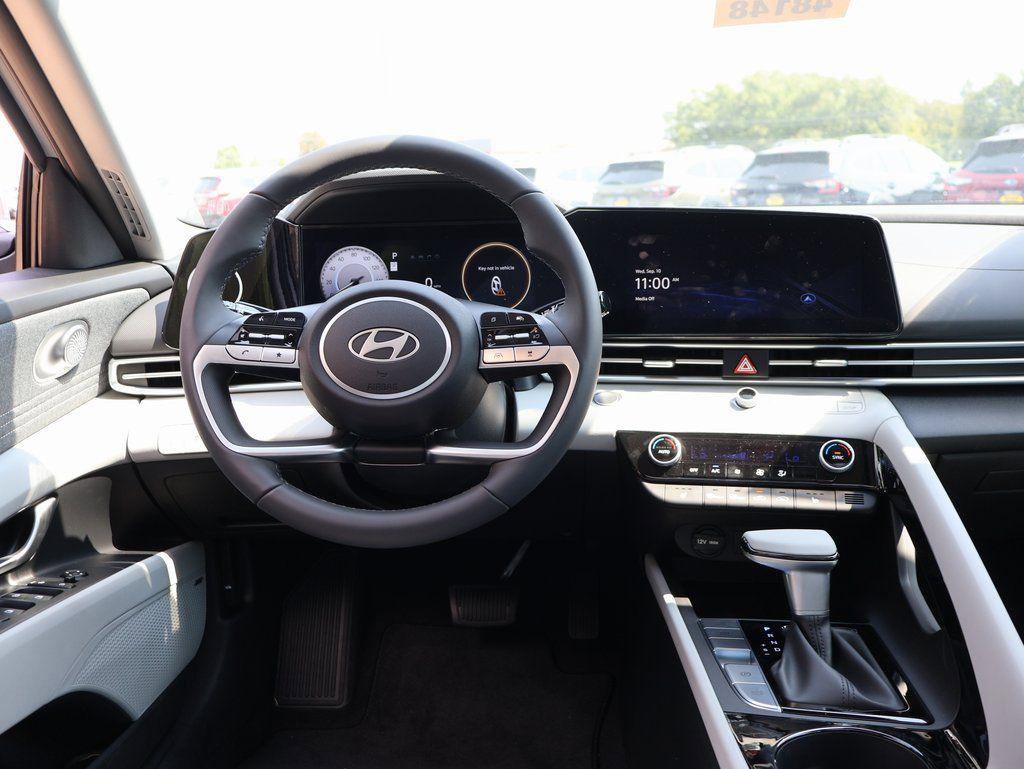 New 2025 Hyundai Elantra Limited image 19
