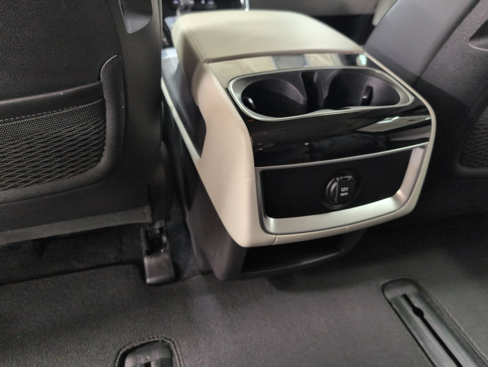 Used 2024 Kia Carnival EX FWD image 17
