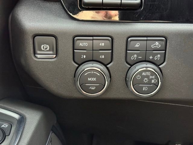 Used 2024 Chevrolet Silverado 3500 High Country w/ High Country Premium Package image 33