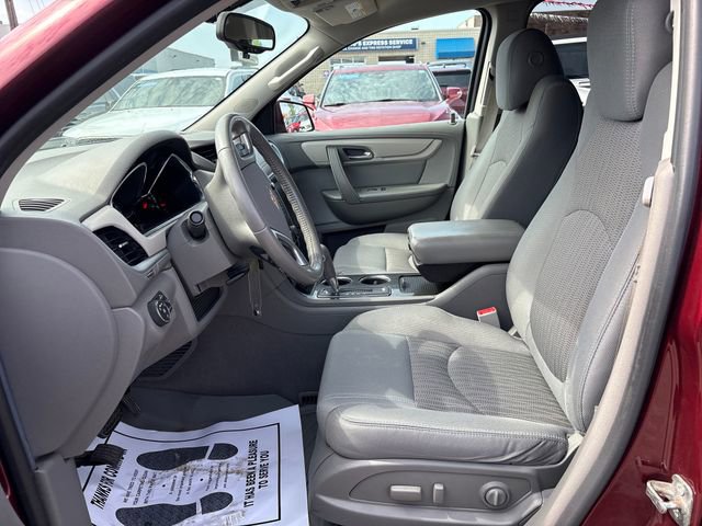 Used 2017 Chevrolet Traverse LT w/ Style and Technology Package image 8