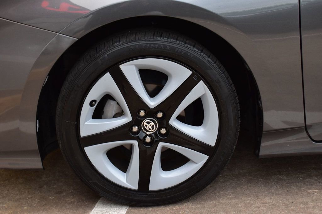 Used 2016 Toyota Prius Three Touring FWD image 13